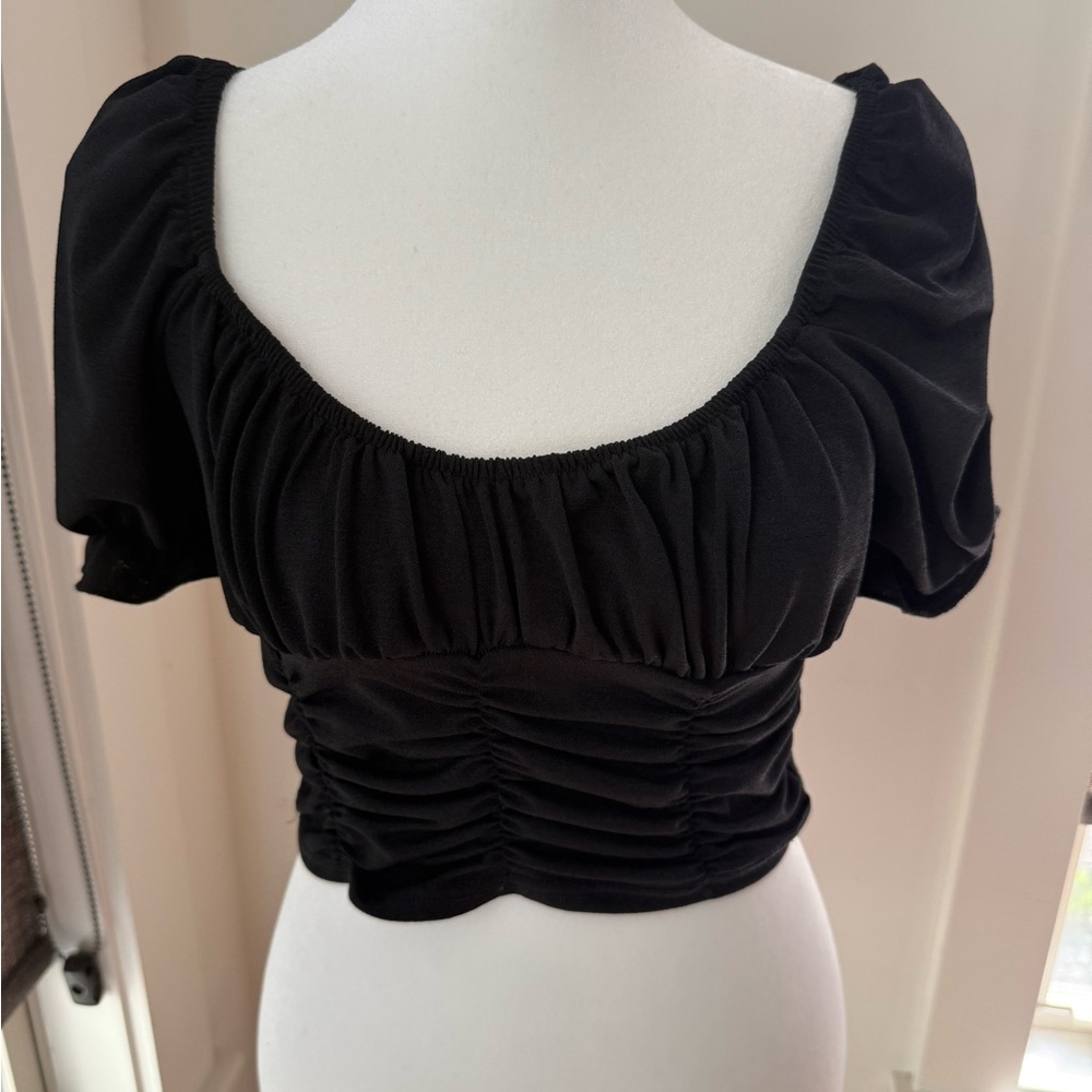 Princess Polly. Black Cropped Ruched Puff Sleeve Crop Top. Size 6.